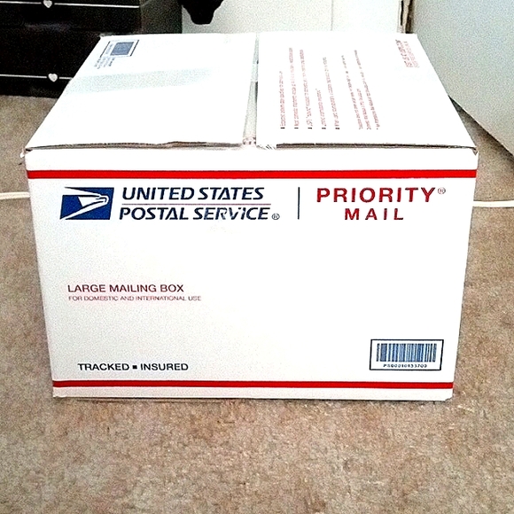 Resellers Mystery Clothes Box - Picture 1 of 2